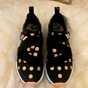 adidas kids Minnie mouse slip on polkadot, Velcro closure NWT. Super cute!!!